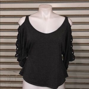 Foreign Exchange top with open shoulder 💓Hostpick